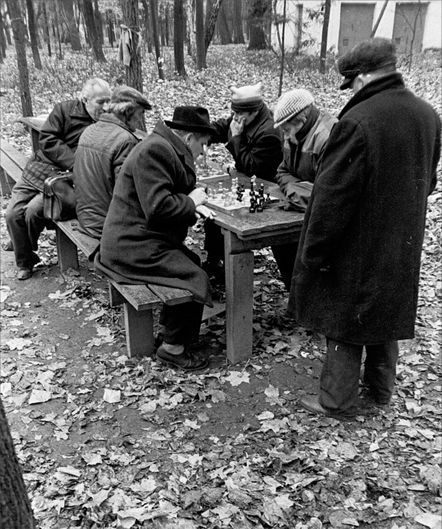 Los ajedrecistas en el Parque Gorki.