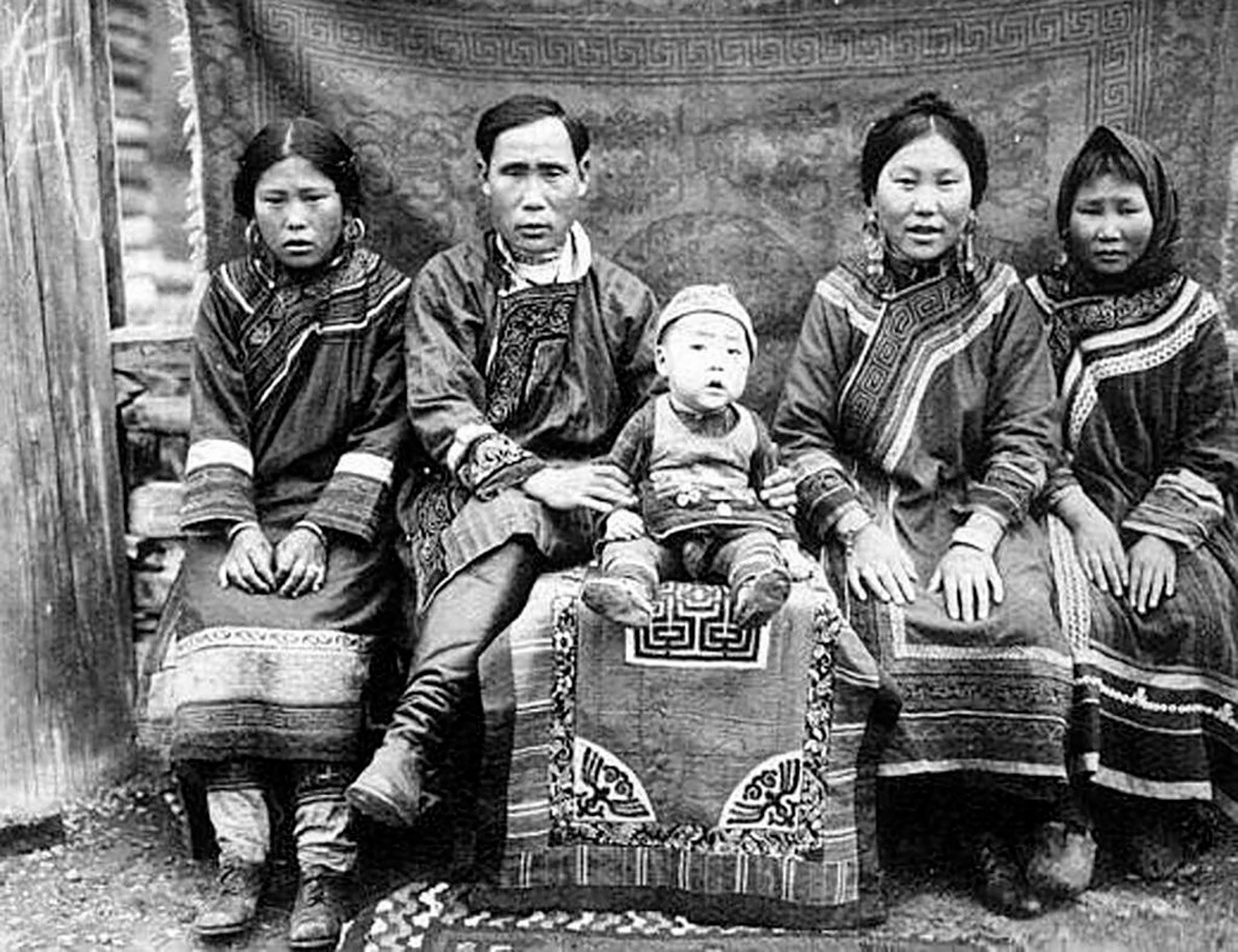 Keluarga tradisional Nanai.