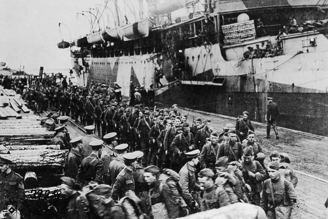 Troupes américaines venant de débarquer à Arkhangelsk en septembre 1918