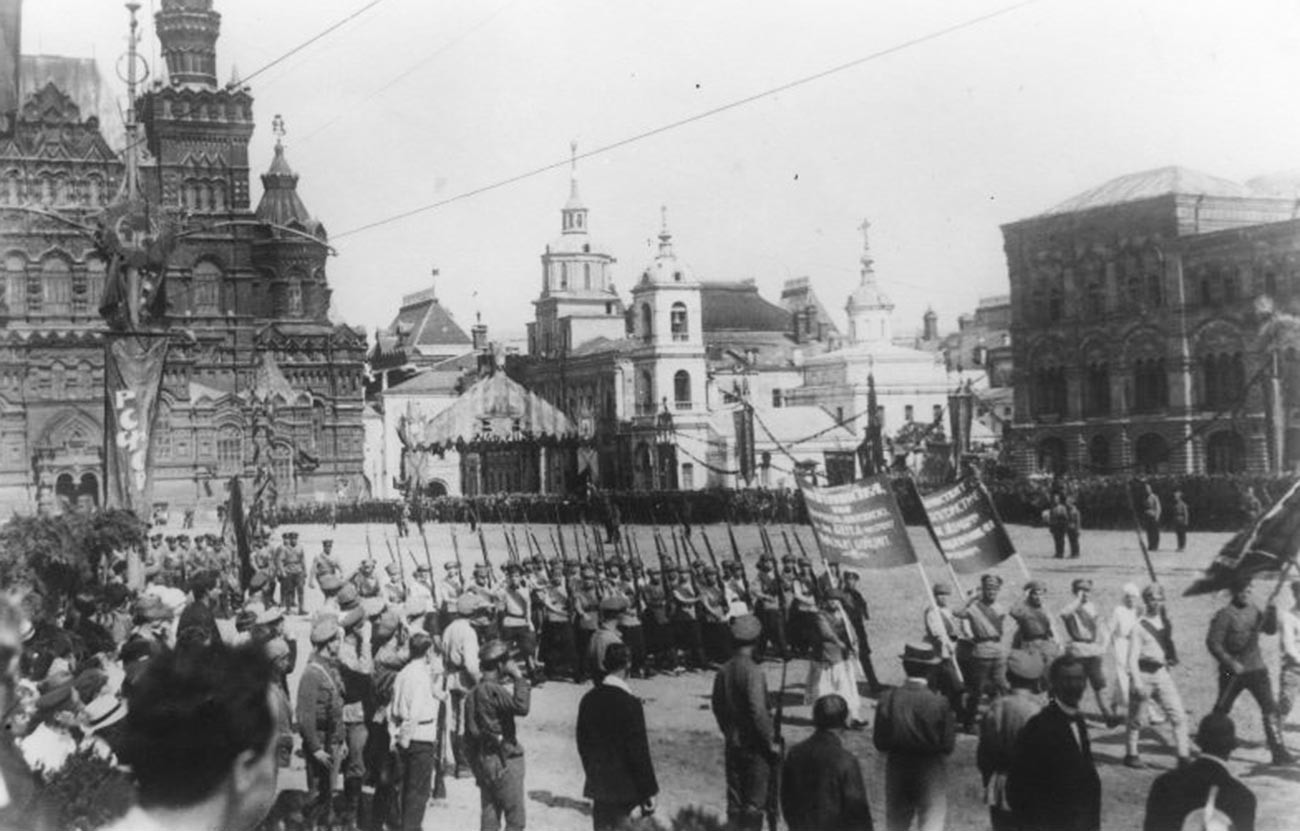 Die Parade der Roten Armee auf dem Roten Platz