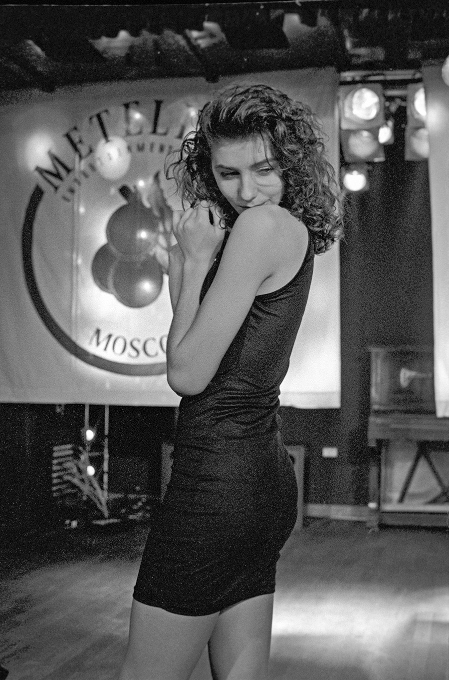 Natalia Petrovskaj durante un concorso di bellezza al Metelitsa, 1994
