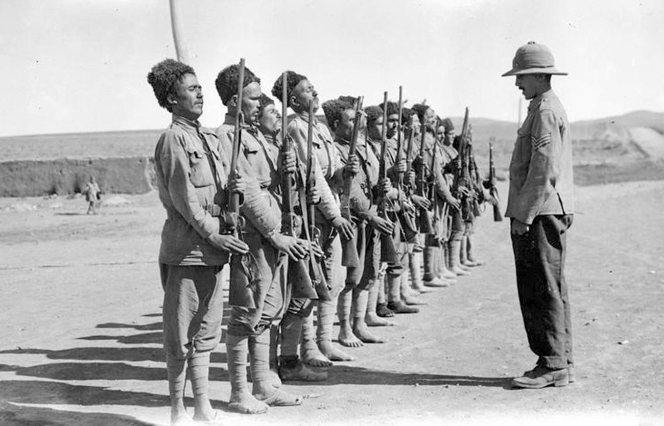 Британске јединице у Хамадану са командантом Лајонелом Данстервилом, Први светски рат.