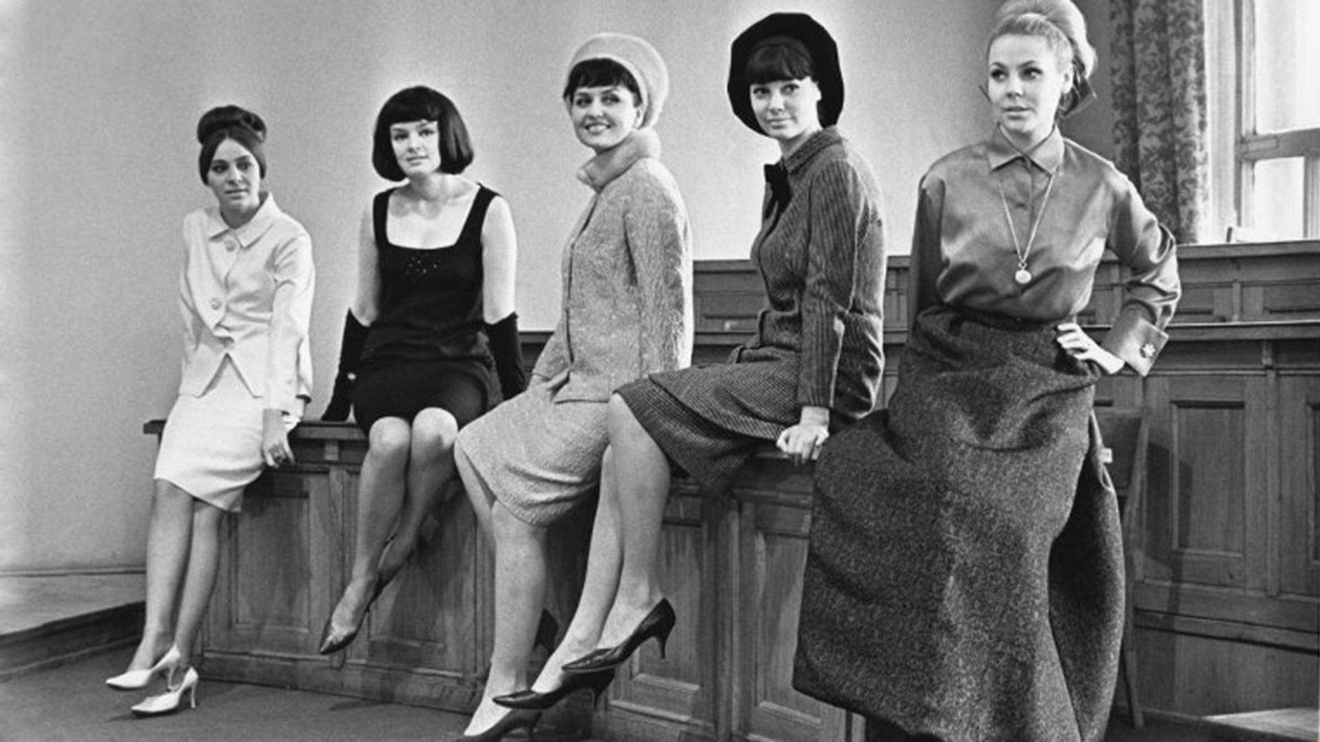 Casa dei Modelli di tutta l’Unione. Nella foto le modelle Natalja Kondrashina, Elena Izorgina, Liliana Baskakova, Regina Zbarskaja e Mila Romanovskaja, 1965
