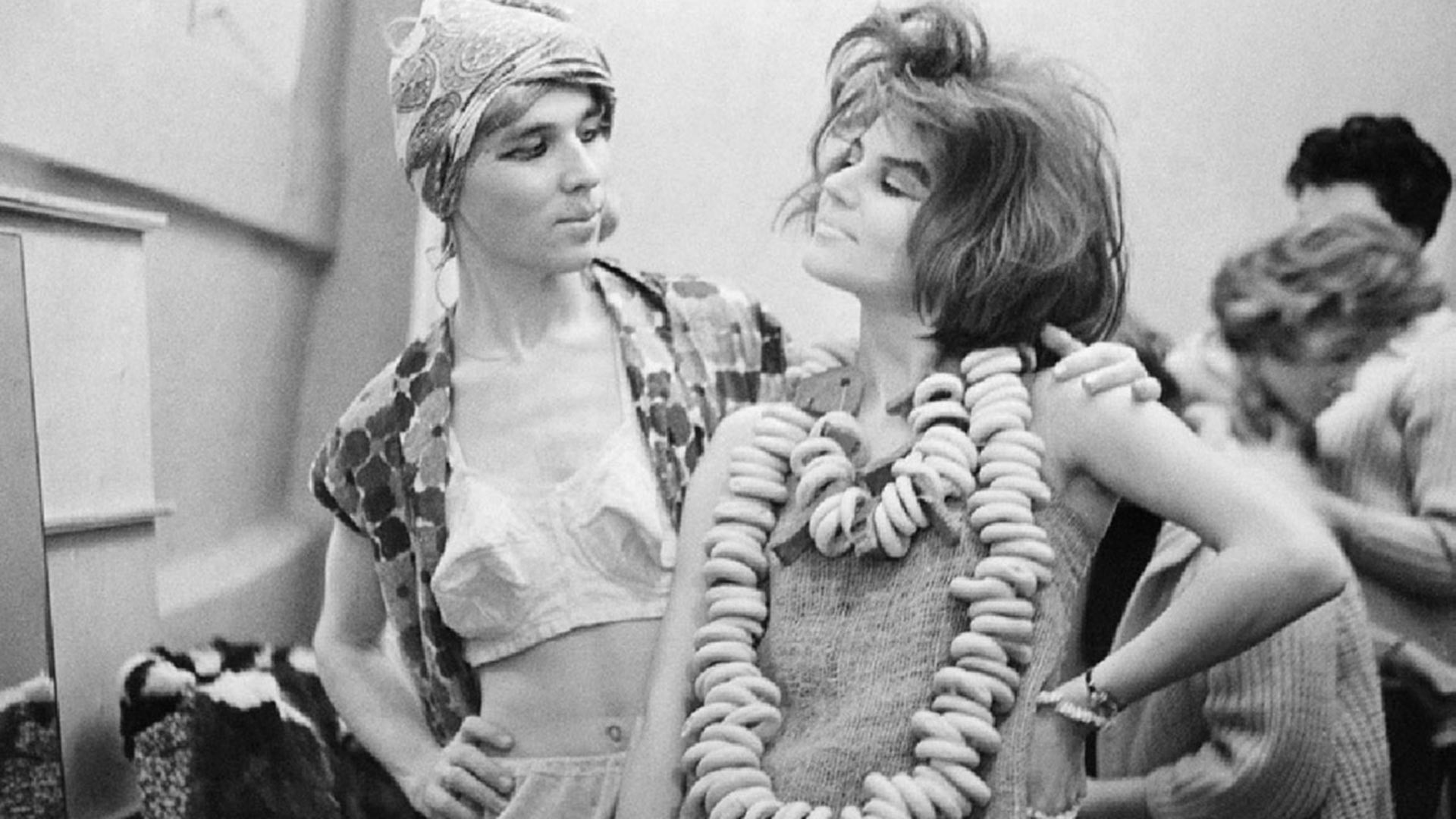 Dietro le quinte di una sfilata di moda dello stilista Vjacheslav Zajtsev, 1966

