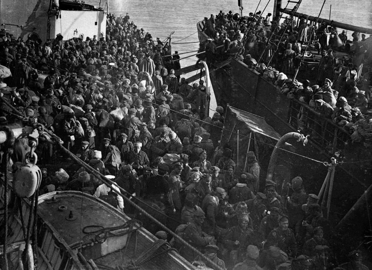 Бели войски по време на евакуацията на Новоросийск, март 1920 г.