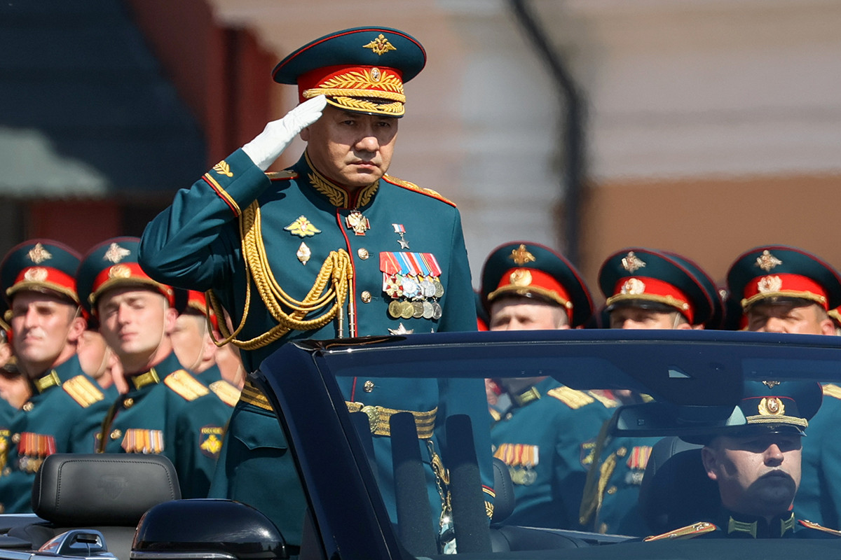 Menteri Pertahanan Federasi Rusia Sergey Shoigu selama parade Hari Kemenangan.