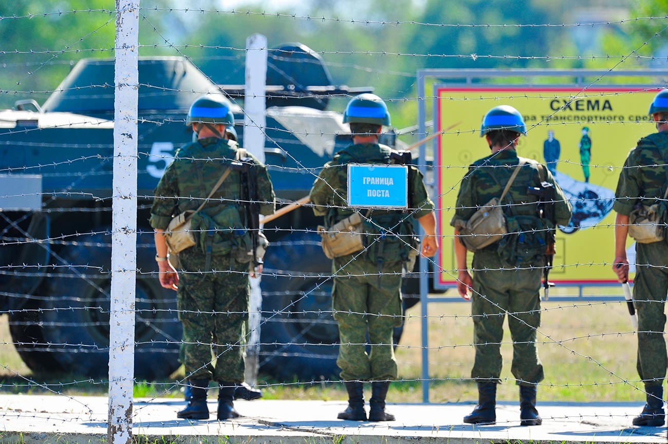 Ruski mirovniki med vajami v Pridnestrovju na vzhodu Moldavije