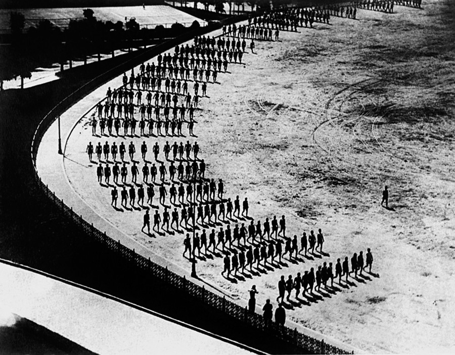 Esercizi mattutini dei cadetti del Cremlino, 1926-27
