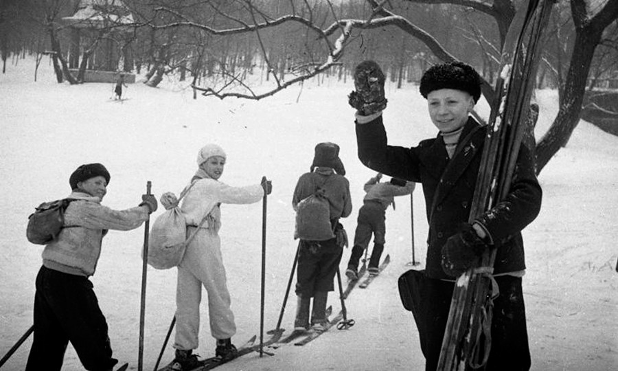 子供のスキーレッスン、1946年