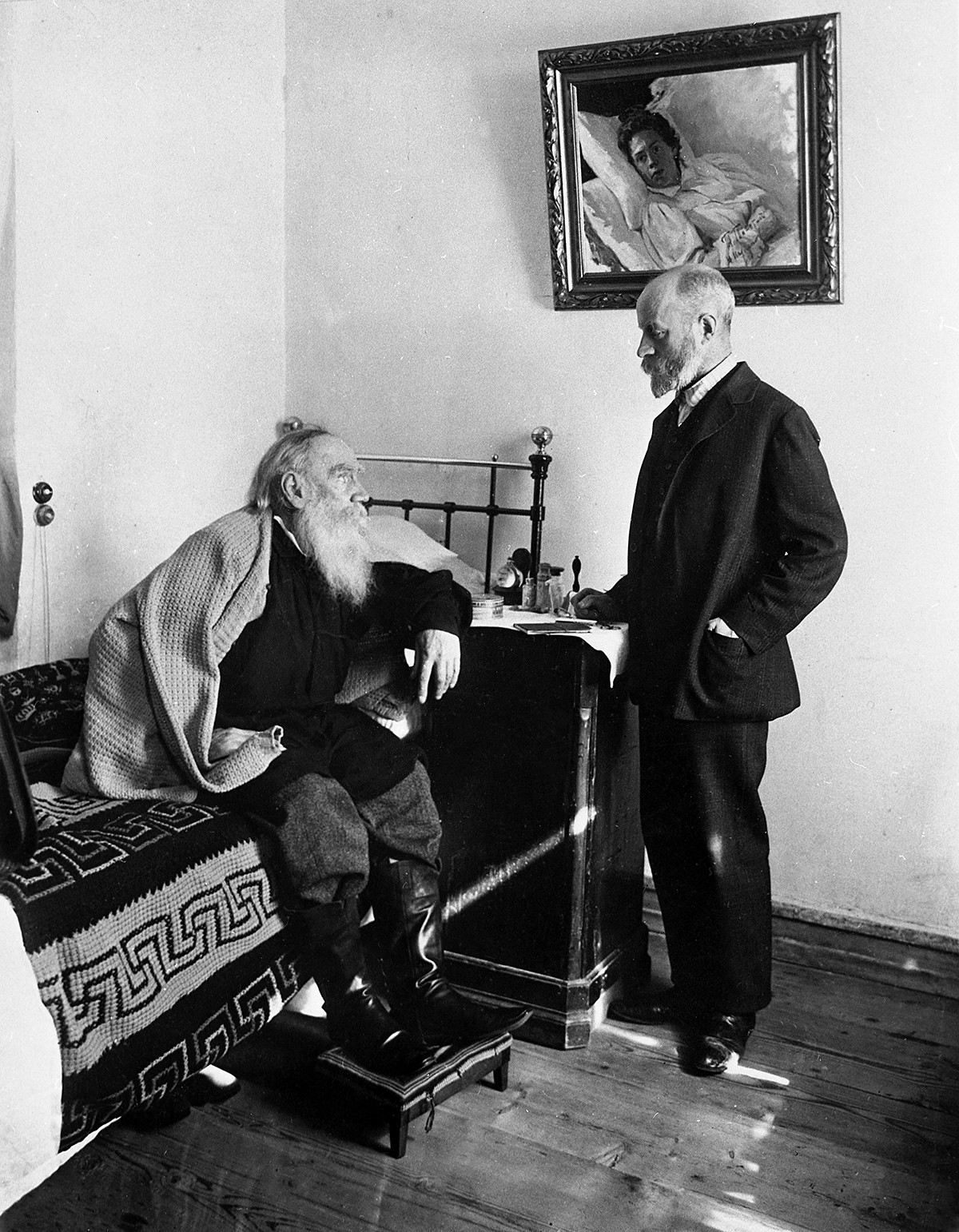 Tolstoï et le médecin Makovitski à Iasnaïa Poliana, en 1909