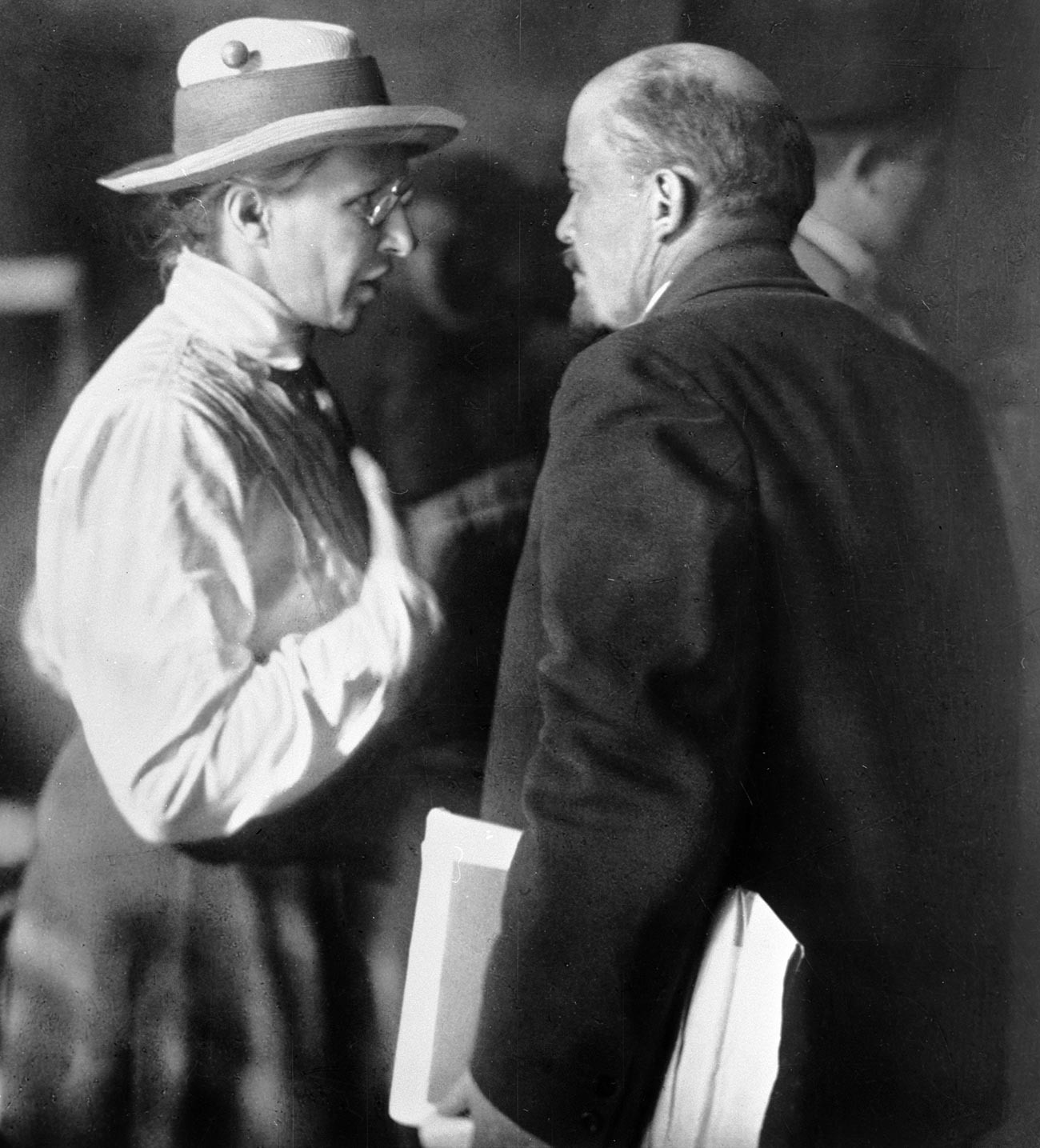 Elena Stasova talks to Vladimir Lenin during the 2nd Communist International (Comintern) Congress, Moscow, 1920. 