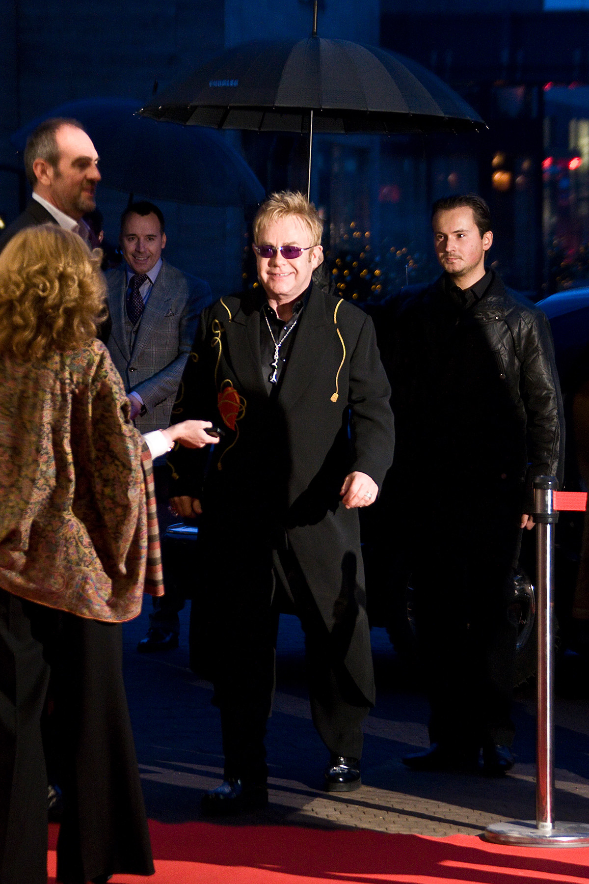 Elton John antes del concierto en Barvija
