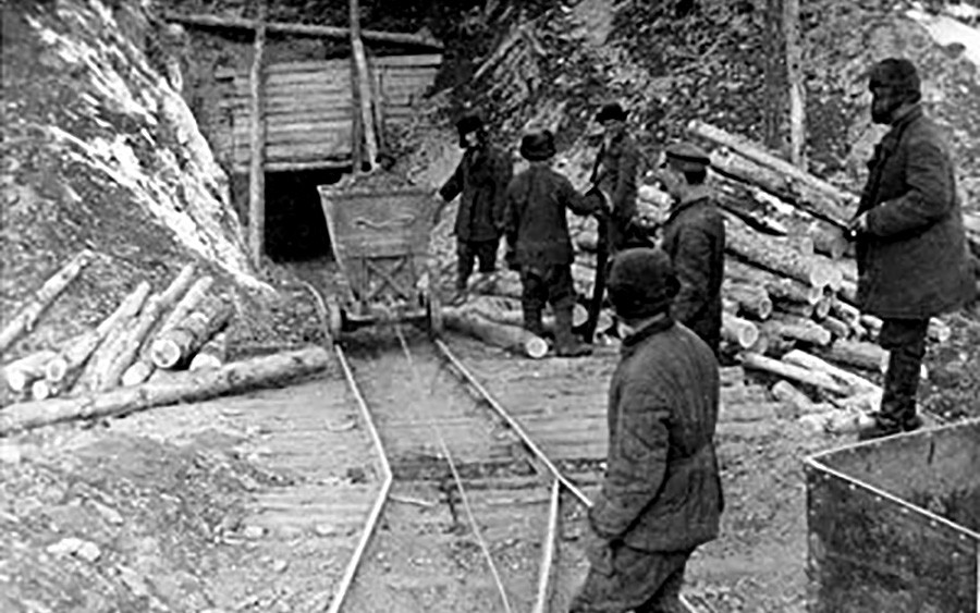 Une mine d'or exploitée par les prisonniers du Goulag de la Kolyma