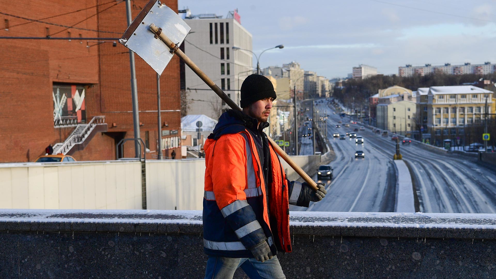 Un employé communal à Moscou