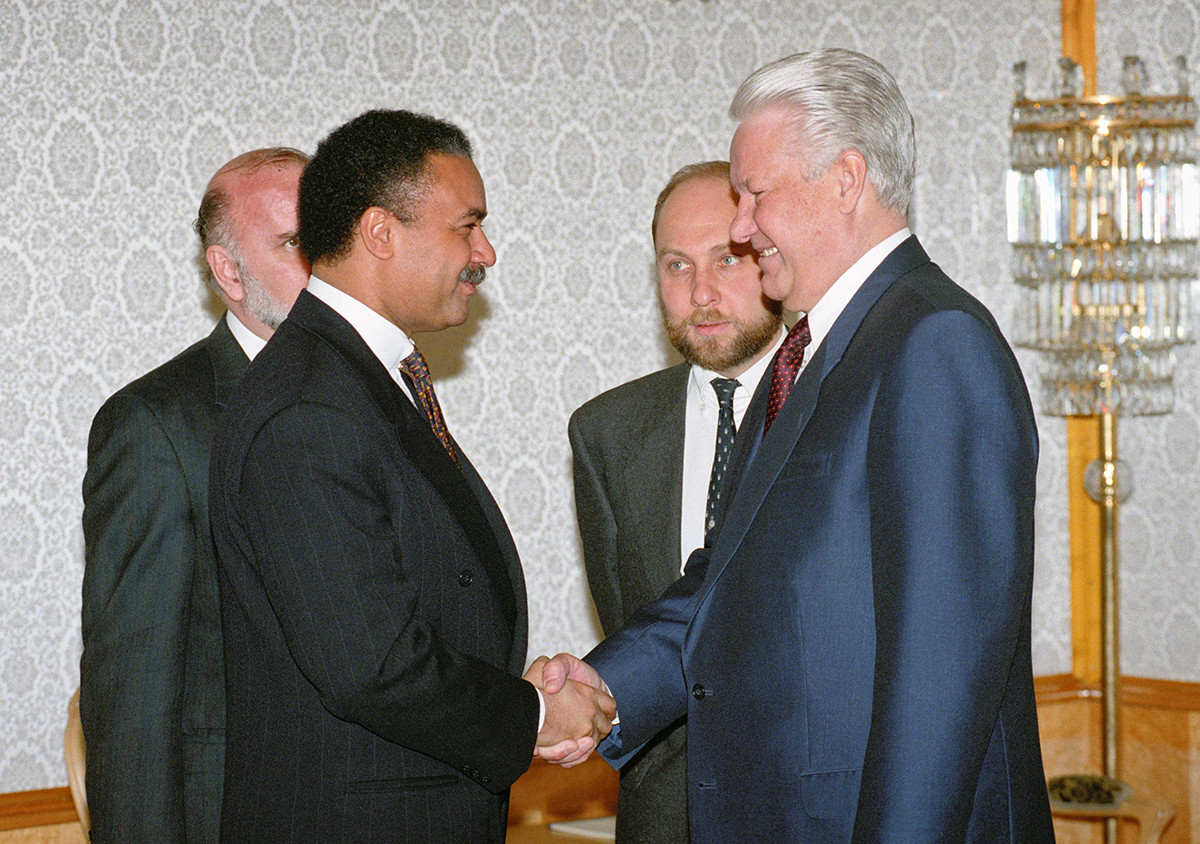 L'allora presidente della Federazione Russa Boris Eltsin, Viktor Prokofiev e il Segretario al Commercio degli Stati Uniti Ronald Brown, 1994
