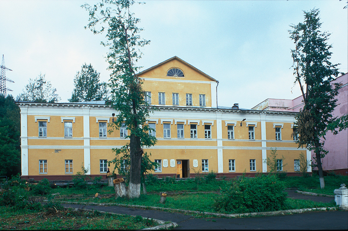 Residence of Director of Zlatoust Mining District (early 19th century). July 16, 2003 
