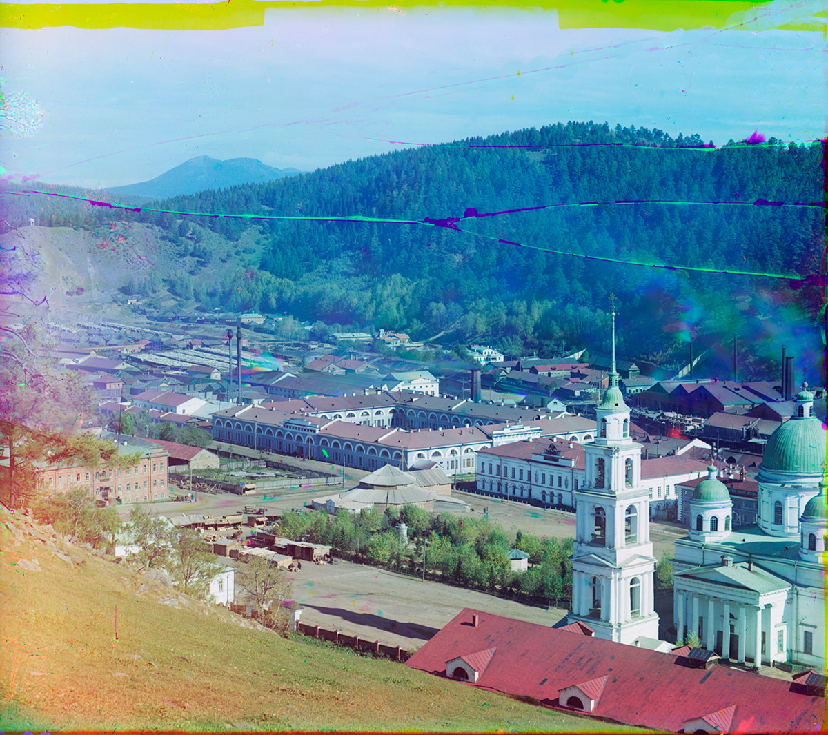 View from Butylovskaya Hill toward northeast. From left: Prince Michael Armaments Factory, Arsenal, Trinity Cathedral. Background: Big Taganai Ridge (left), Kosotur Hill. 1909