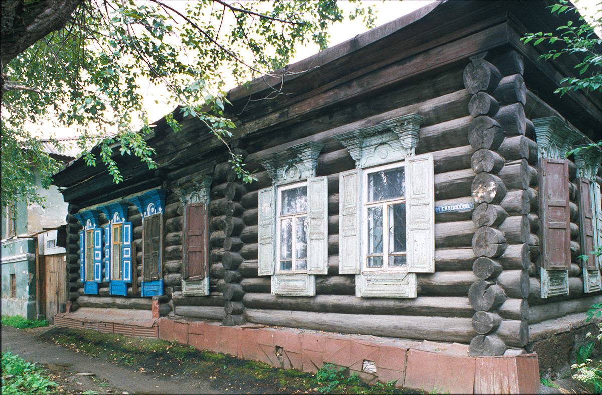 Log house, Skvortsov Street No. 21. July 16, 2003 