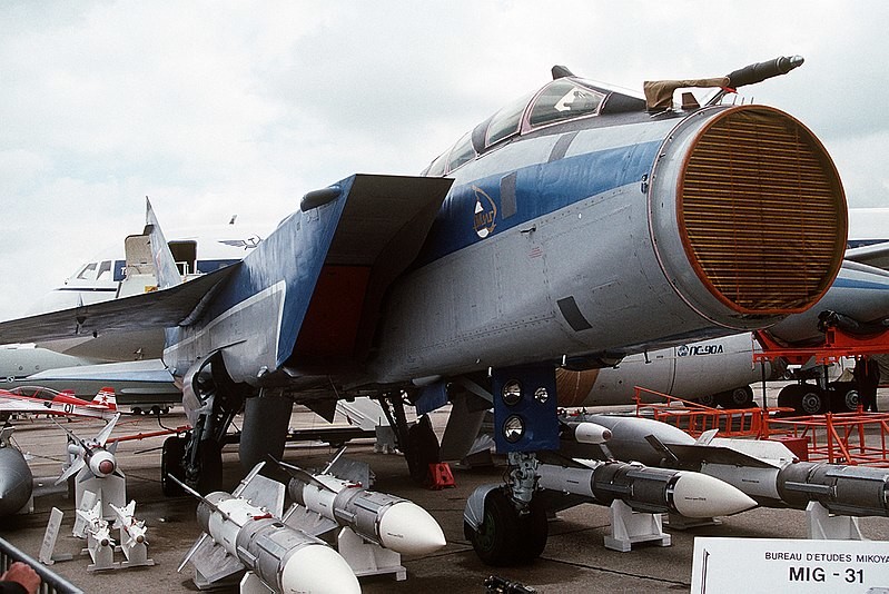 MiG-31 mostrando la antena del Zaslon