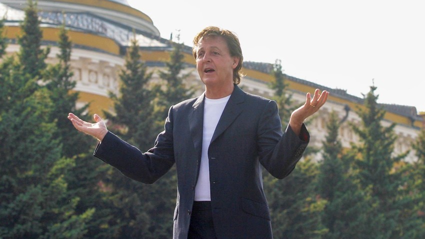 Sir Paul McCartney pred svojim prvim koncertom na Rdečem trgu med turnejo "Back In The World 2003" v Moskvi
