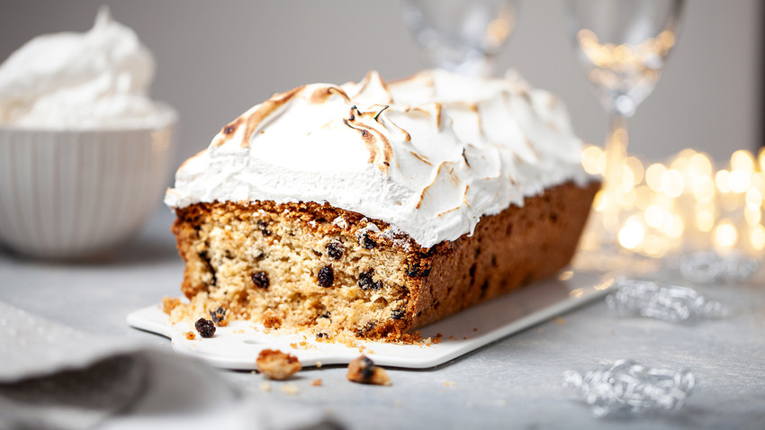 Looking for a special dessert for winter holidays? Try Stolichny cake!