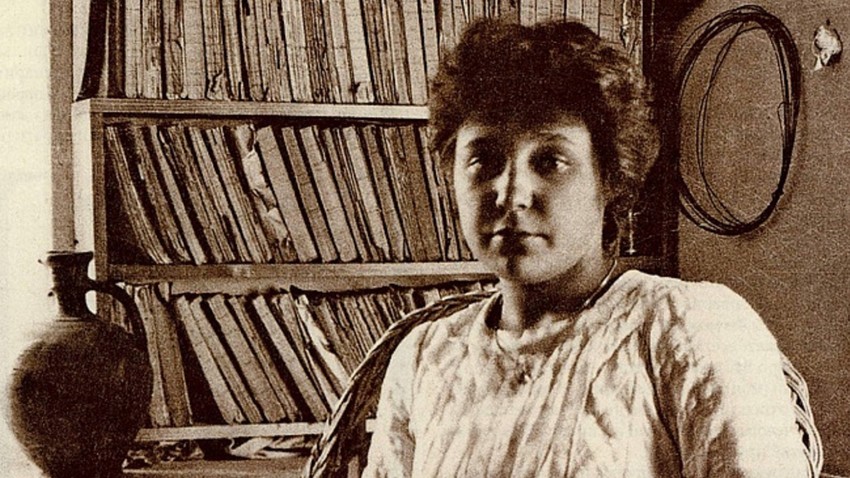 A escritora Marina Tsvetáieva em 1911.