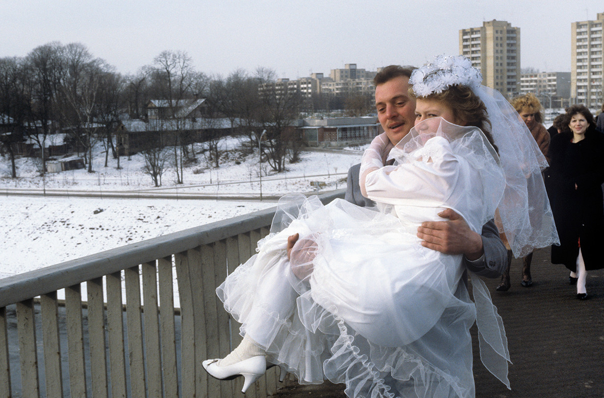 Свадебные платья 90 годов фото в россии