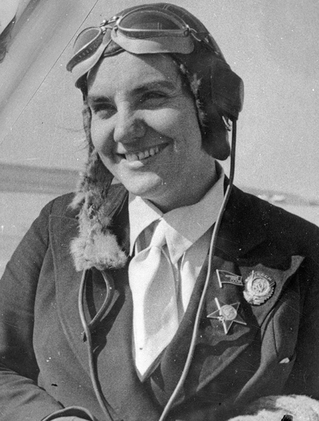Портрет на пилота Валентина Гризодубова
