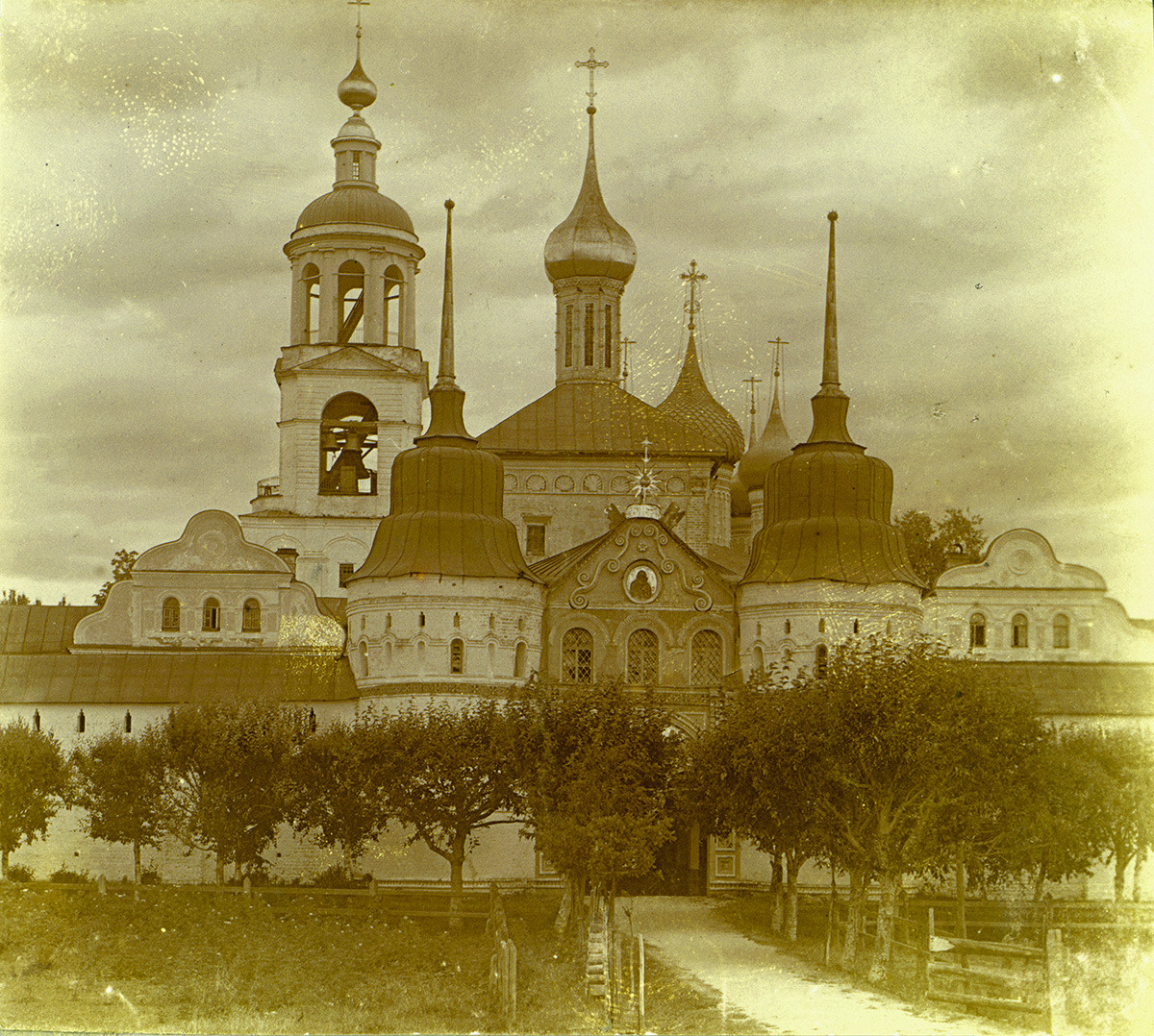 Holy Gate & Church of St. Nicholas. West view. 1910