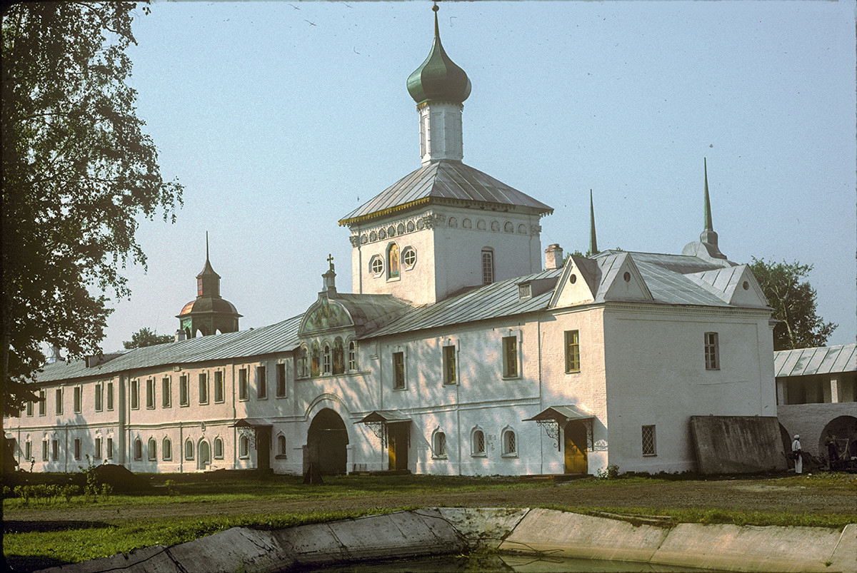 West wall with Holy Gate & Church of St. Nicholas. Northeast view. August 8, 1994