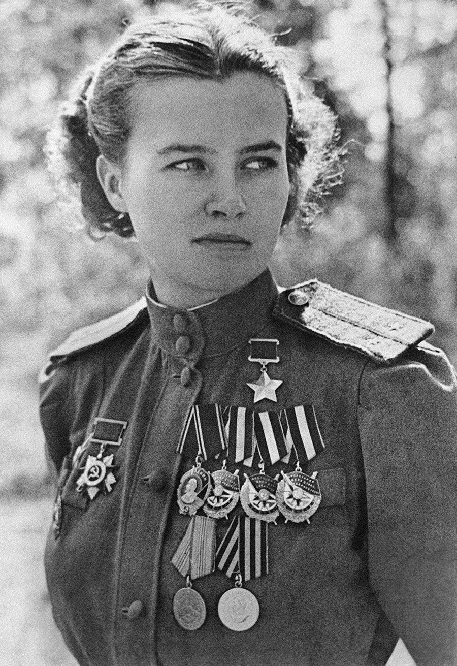 Natalia Meklin, Realizó 980 misiones de combate. Pudo sobrevivir a la guerra y murió en 2005, a los 82 años.