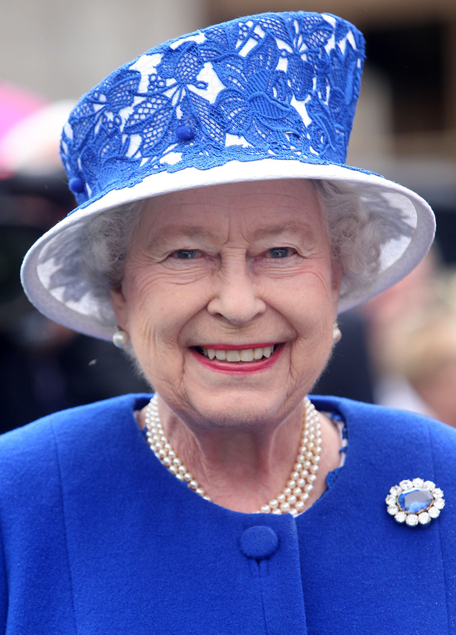 Ratu Elizabeth menghadiri Pesta Taman di Kastil Balmoral, Skotlandia, 7 Agustus 2012.