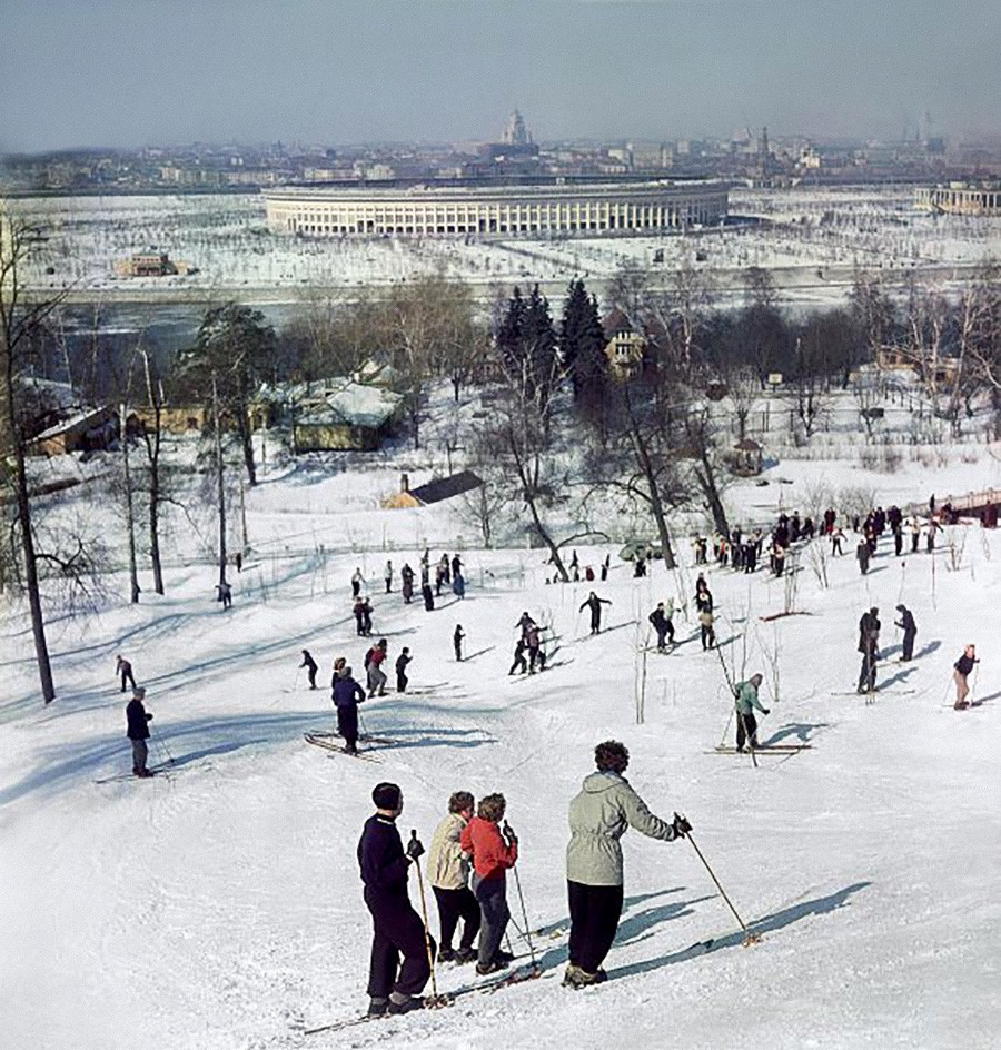 モスクワのレーニンヶ丘（現雀ヶ丘）のスキー場、1958年