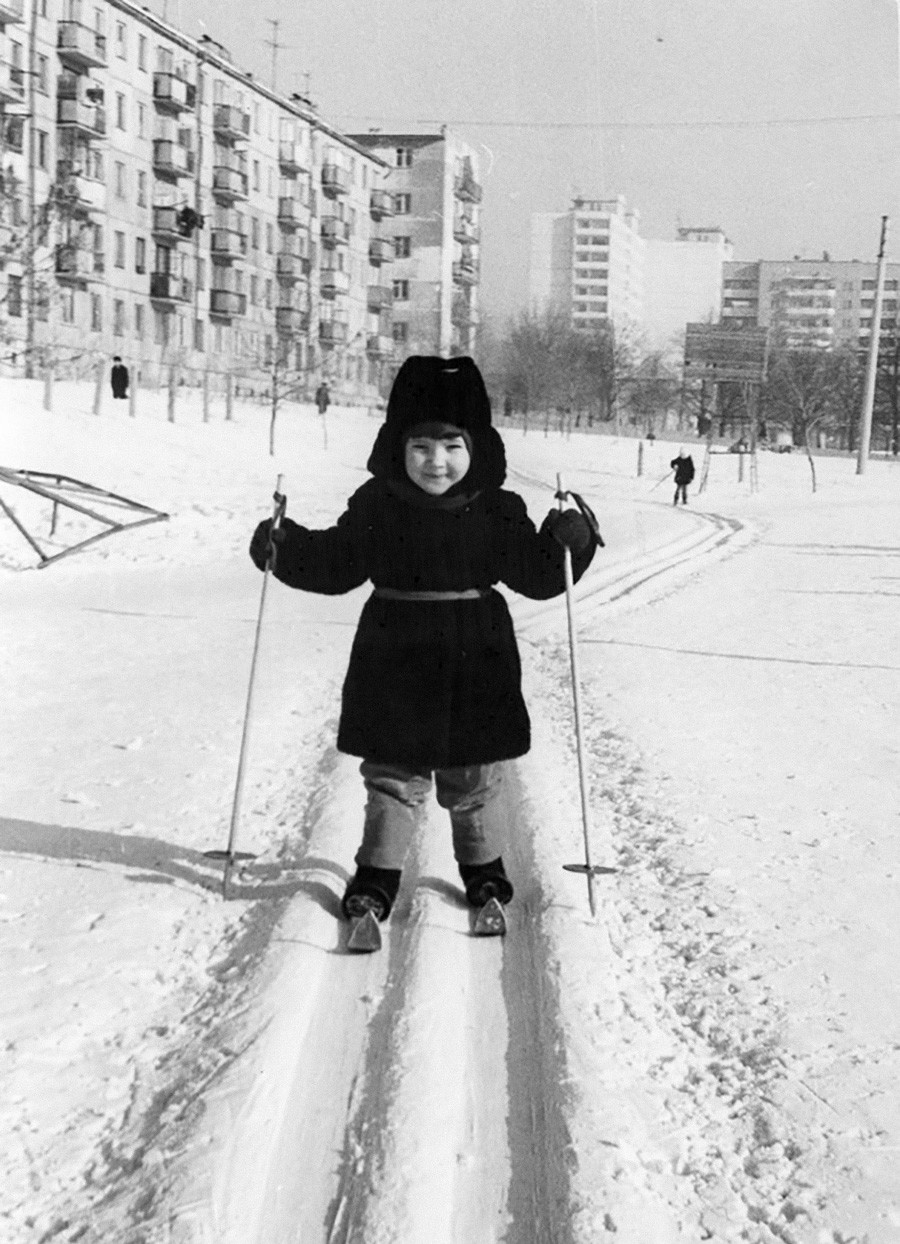 幼いときからスキーをはいて、1978年