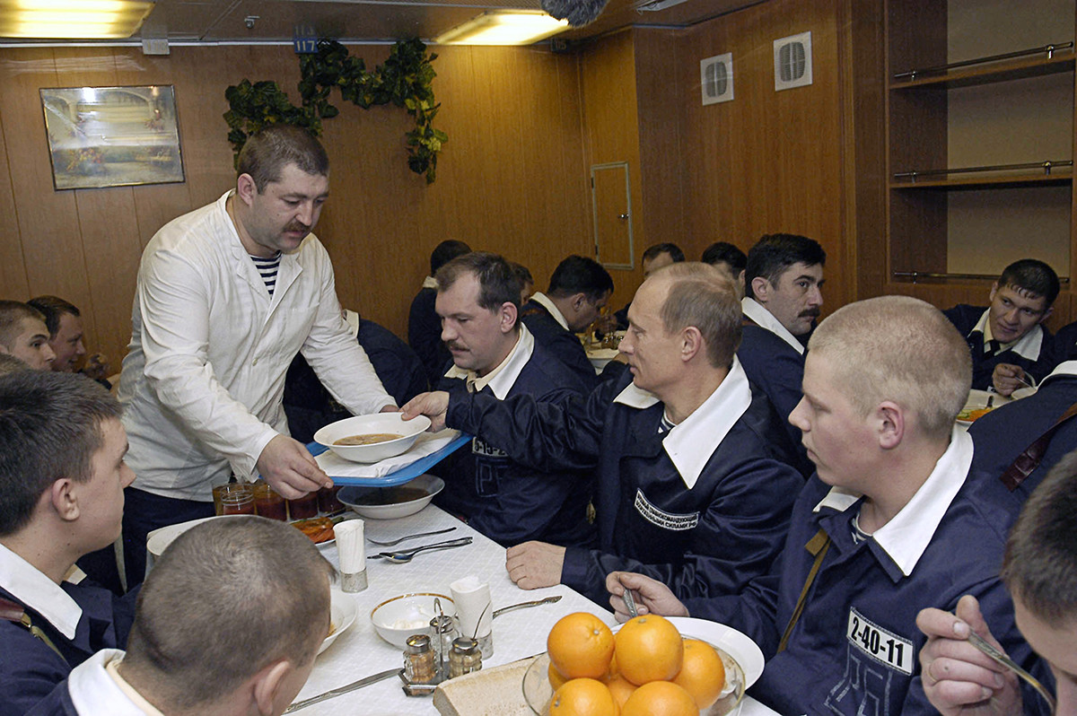 Russian President Vladimir Putin visits the sailors of the Northern Fleet, 2004. 