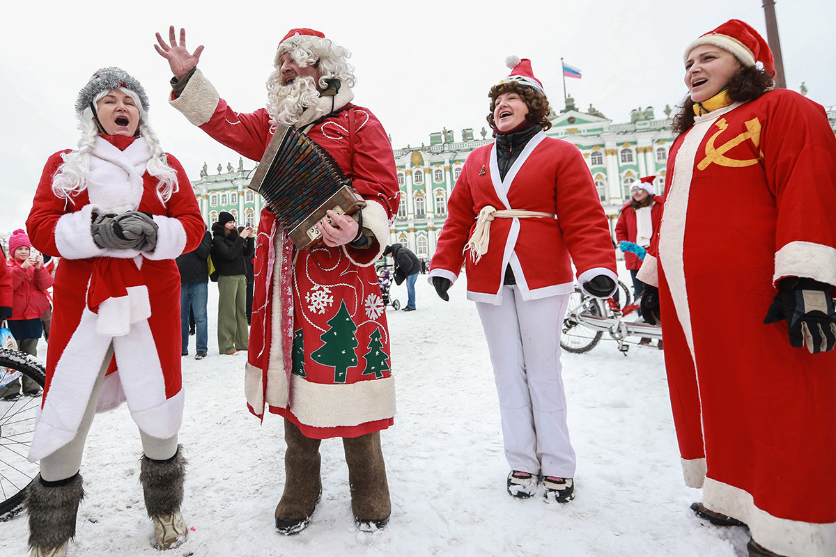 14 WEIRDEST Russian Santas PHOTOS Russia Beyond