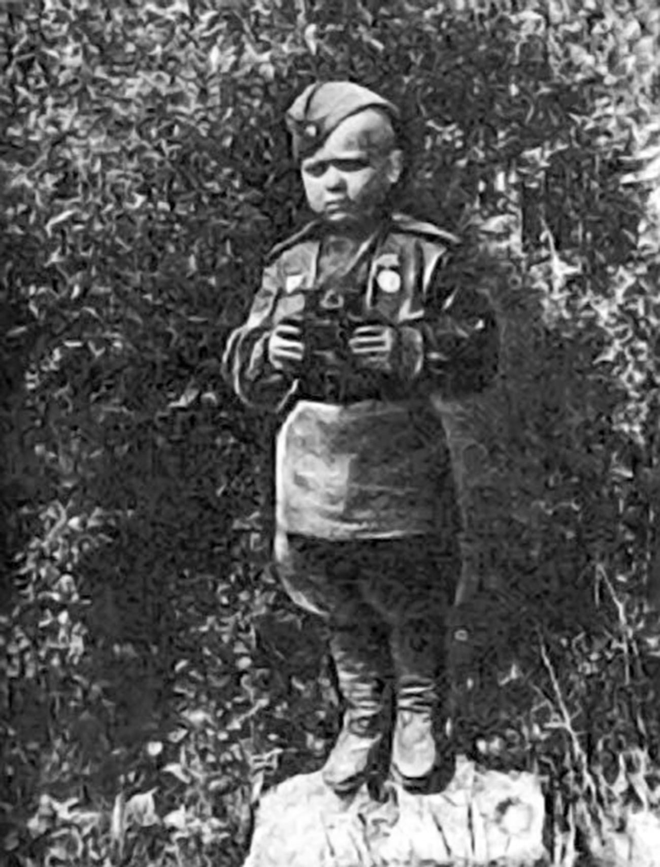 the-six-year-old-soldier-who-fought-in-wwii-russia-beyond