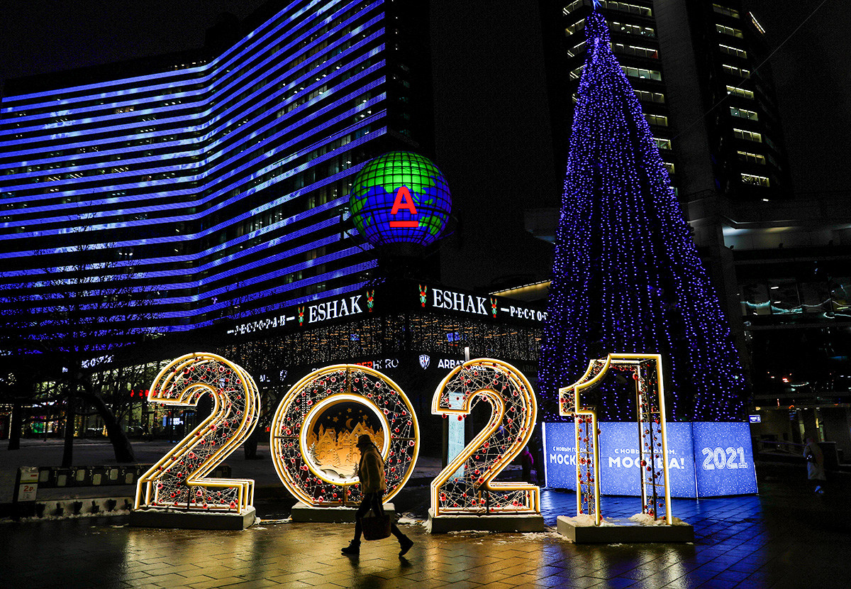 Le Nouvel Arbat, l’une des artères centrales de Moscou, et son sapin du Nouvel An