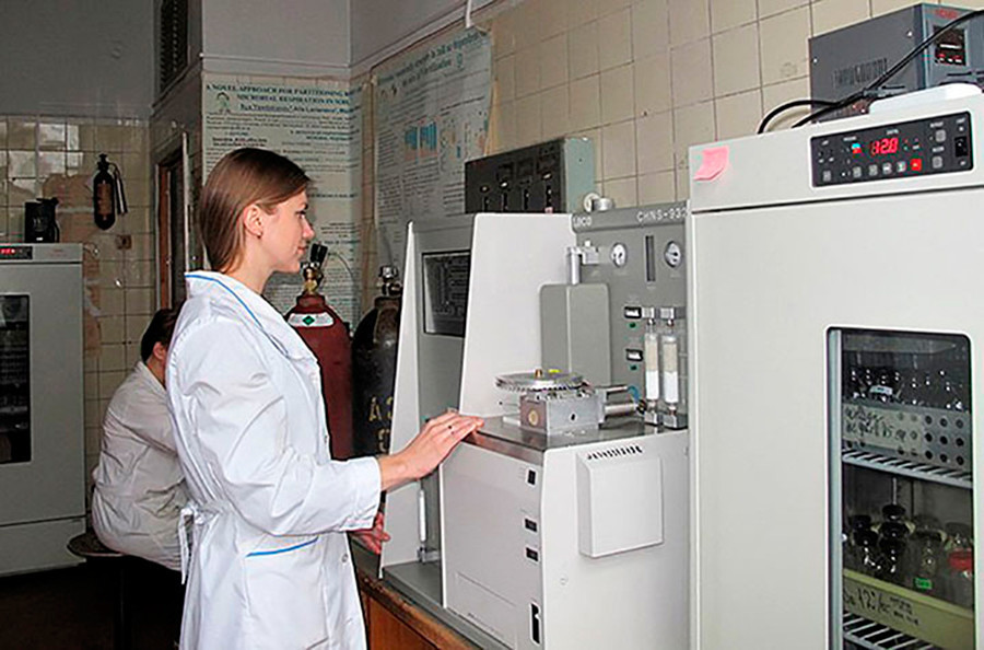 Peneliti Institut Masalah Psikokimia, Biologi dan Ilmu Tanah di Moskovskaya Oblast.