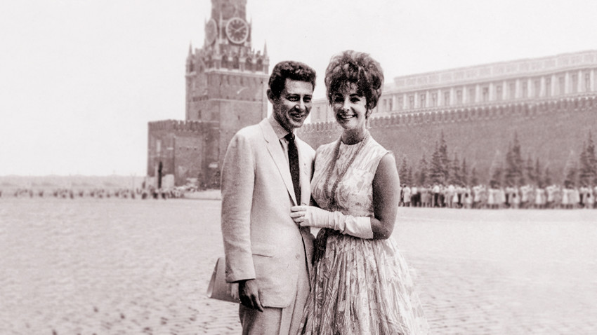 Elizabeth Taylor y Eddie Fisher en la Plaza Roja