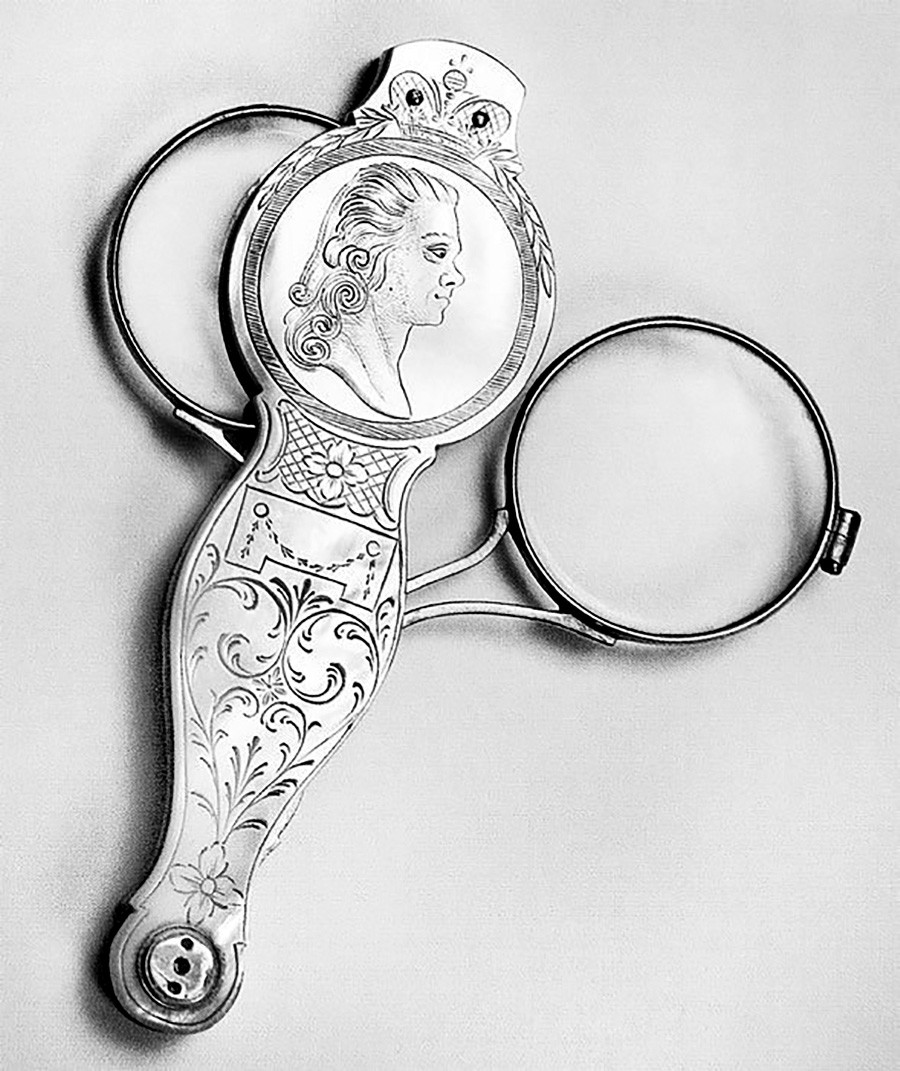 A lorgnette that belonged to Paul I of Russia, with his portrait engraved on the lid.