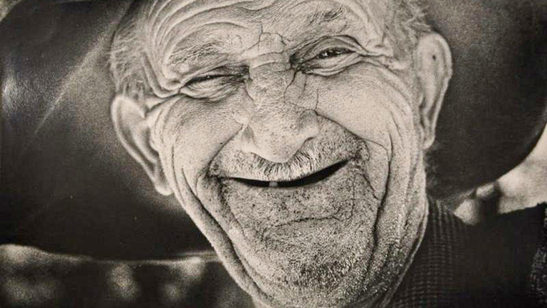 Портрет на засмян дядо, 1970-те
