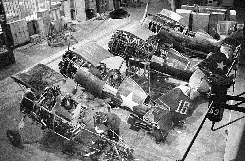 Diciembre de 1941. Aviones siendo reparados.