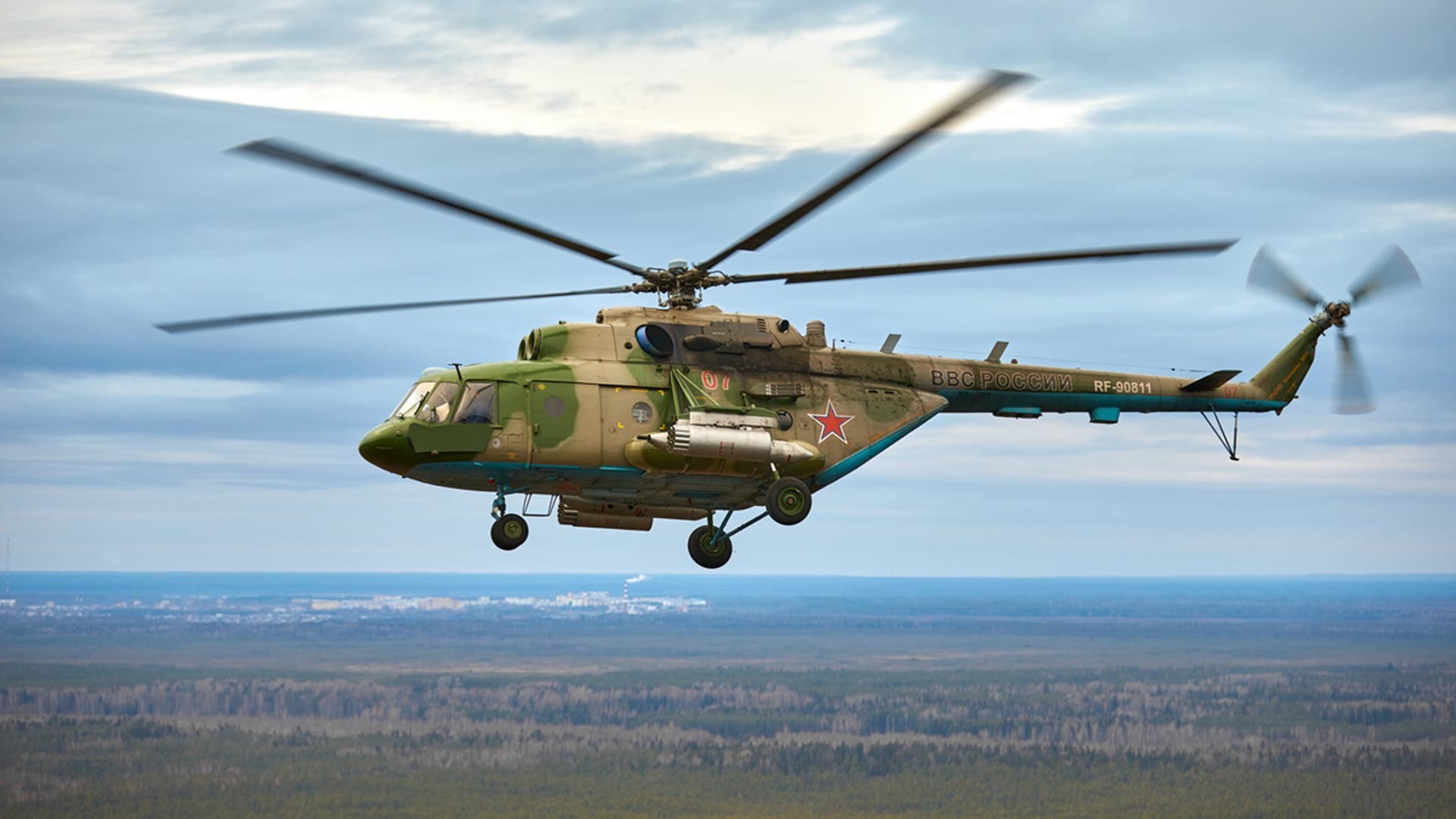 The Mi-8 helicopter of the Leningrad Association air force and air defense during one of the stages of the competition 