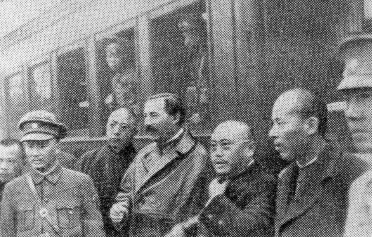 Odlazak N. N. Borodina (u sredini) iz Nanchanga. 
