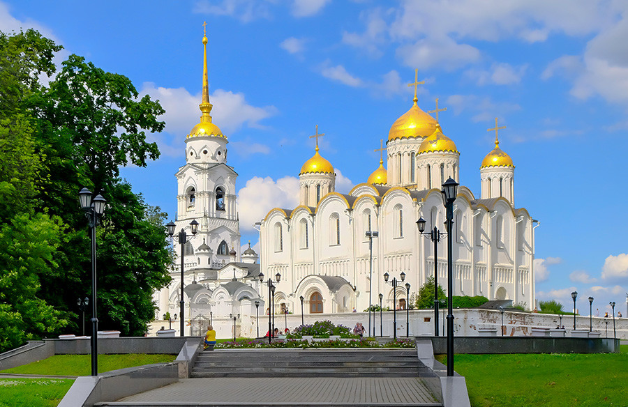 Katedral Uspenskiy dari abad ke-12 di Vladimir.