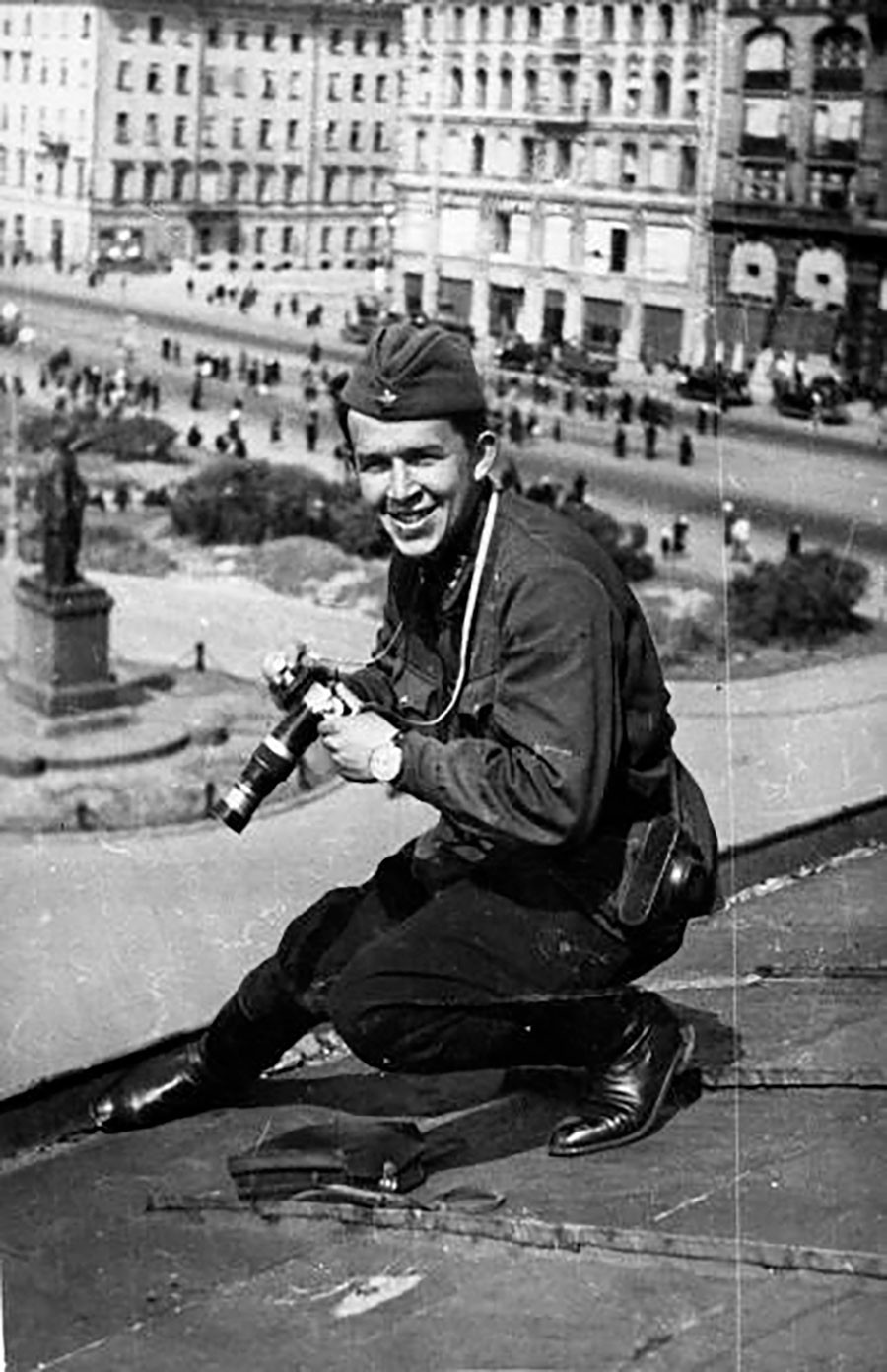Vsevolod Tarasévich trabajando en Leningrado, 1942