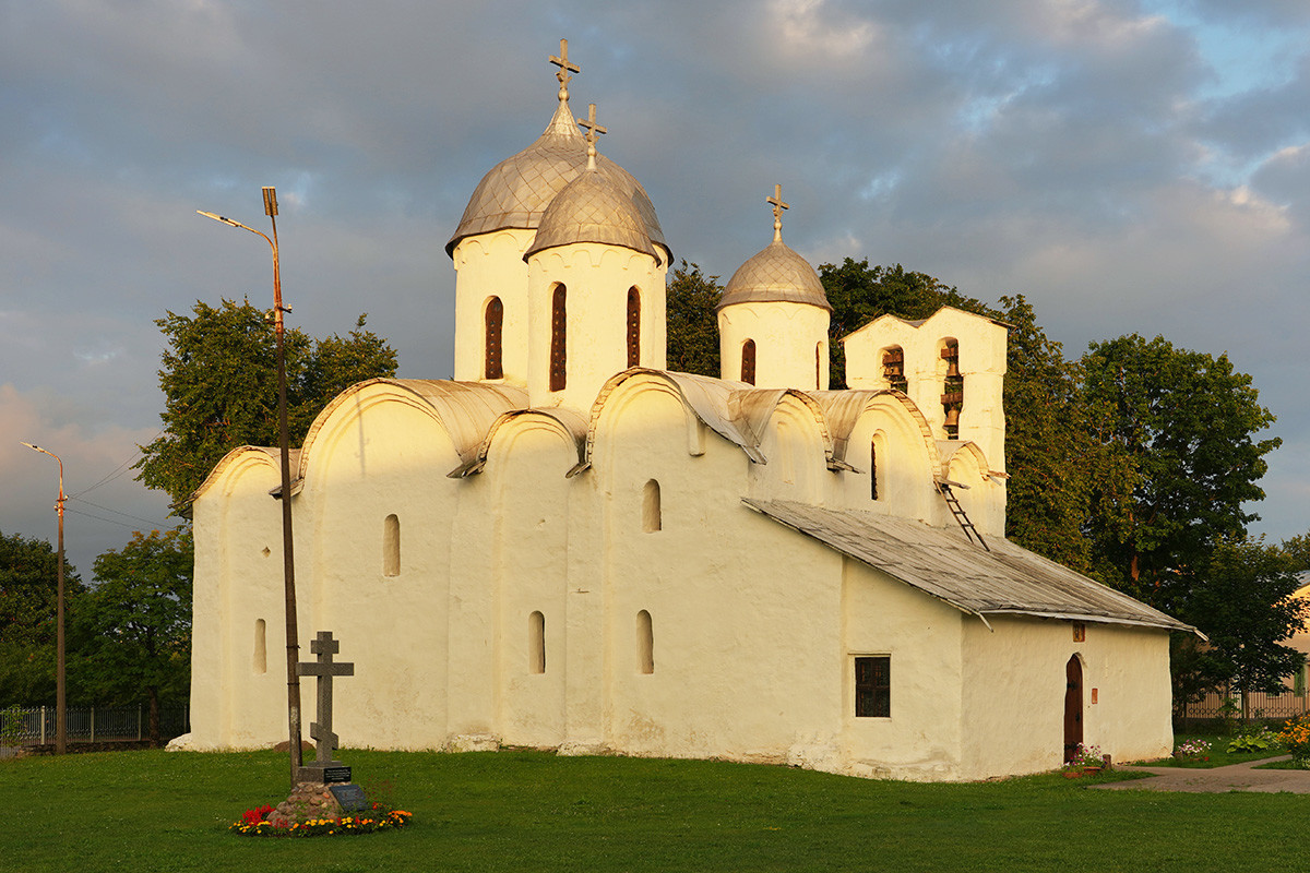 Catedral João Batista, do século 13, em Pskov.