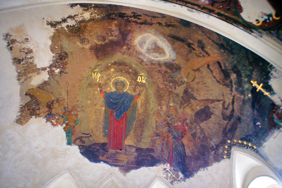 Catedral de la Elevación de la Cruz. Pintura mural de la Virgen María en el ábside sur. 27 de agosto de 1999.