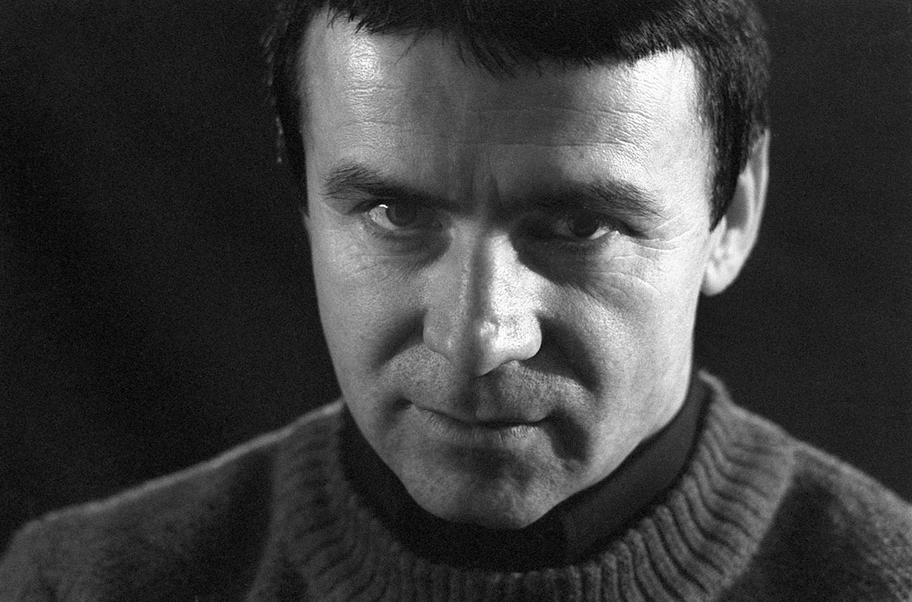 How 'psychic healers' supposedly cured all maladies on Soviet TV ...
